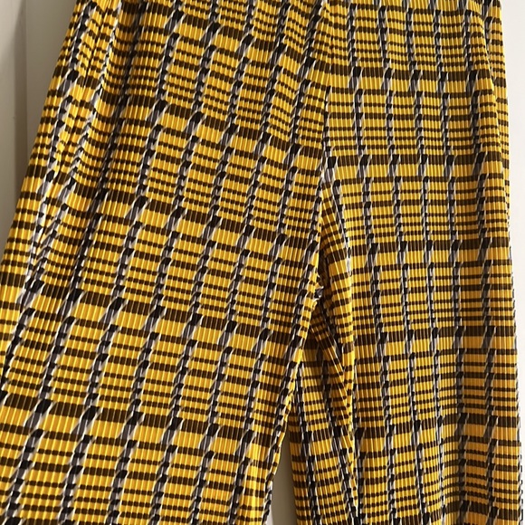 Pleated Yellow Plaid Flare Pants (2018) - Picture 2 of 5